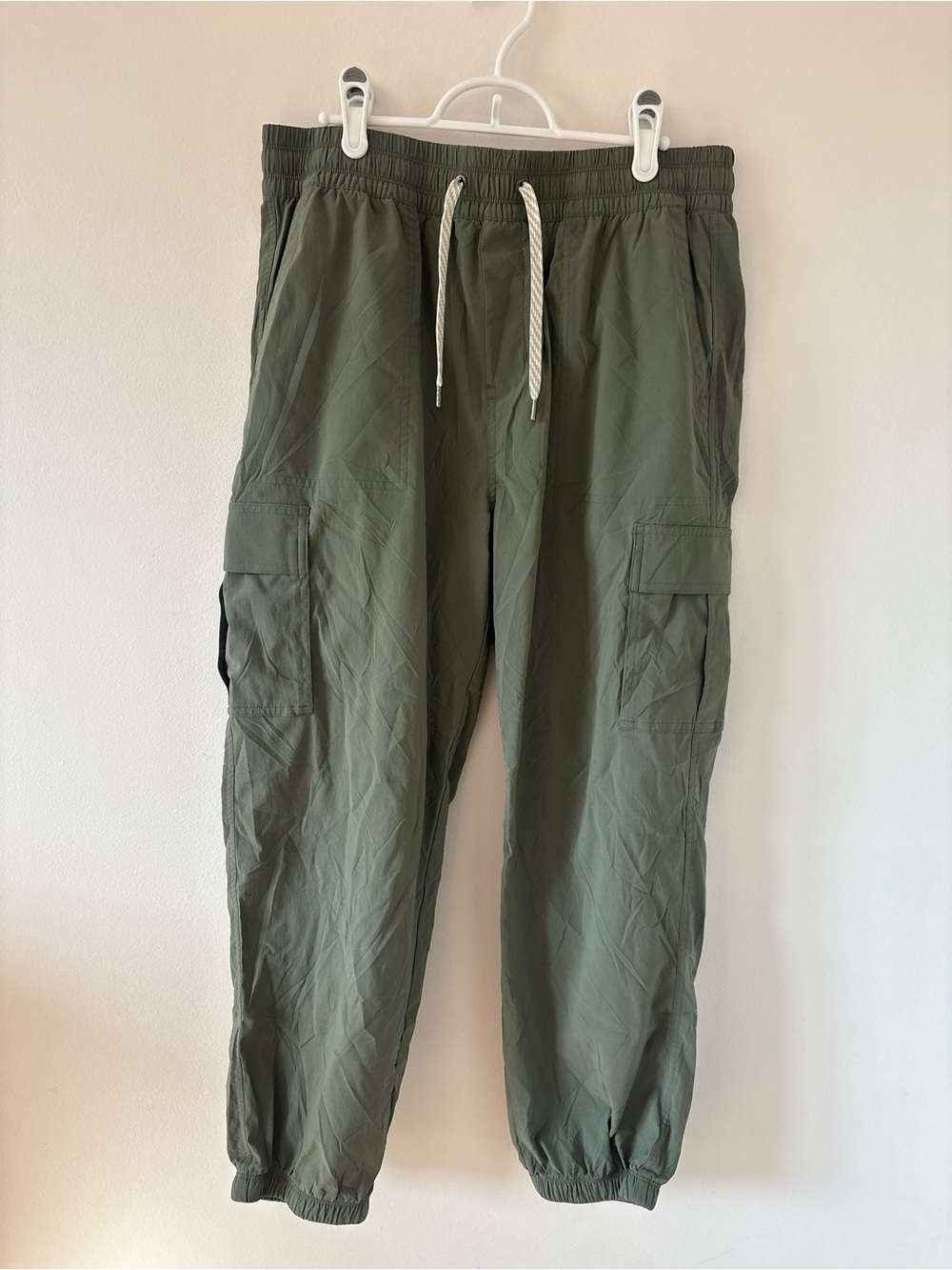 Vuori Scout Joggers in Army Green | Women’s Size XL